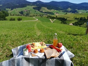 Outdoor dining - Stinneshof – a peaceful retreat to escape everyday life for a few days (Oberharmersbach)
