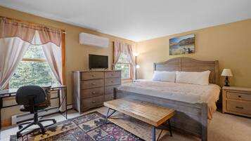 3 bedrooms, desk, WiFi, bed sheets