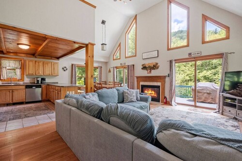 Mirror Lake Retreat- Firepit- Game Room & Mtn View