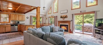 Mirror Lake Retreat- Firepit- Game Room & Mtn View