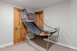 Interior - Mirror Lake Retreat- Firepit- Game Room & Mtn View (Woodstock)