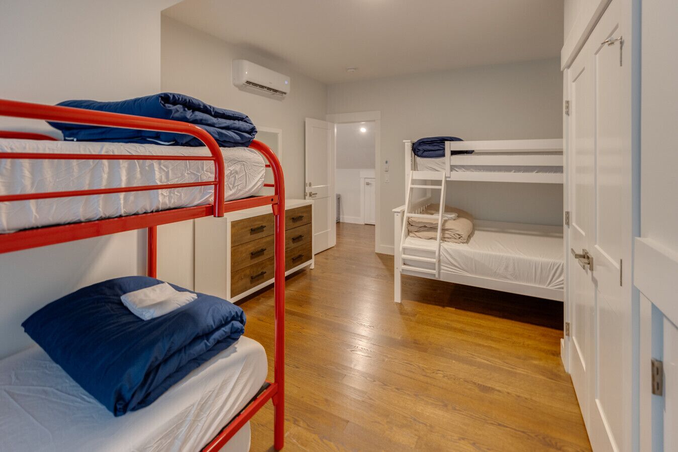 4 slaapkamers, een bureau, reisbedje, wifi