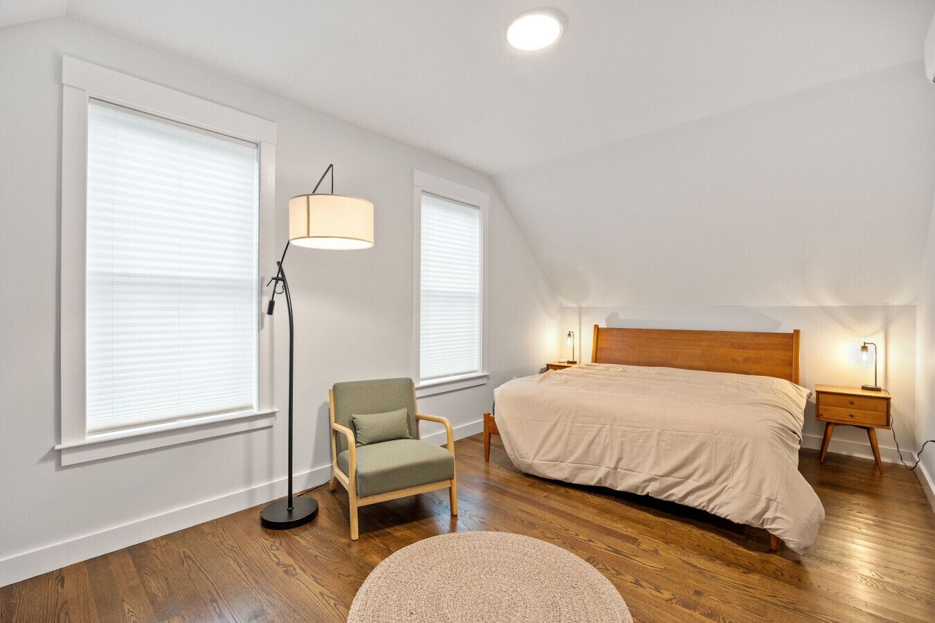 4 bedrooms, desk, travel crib, WiFi