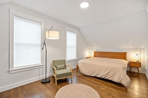 4 عدّة غرف نوم ومكتب وسرير سفر وواي فاي