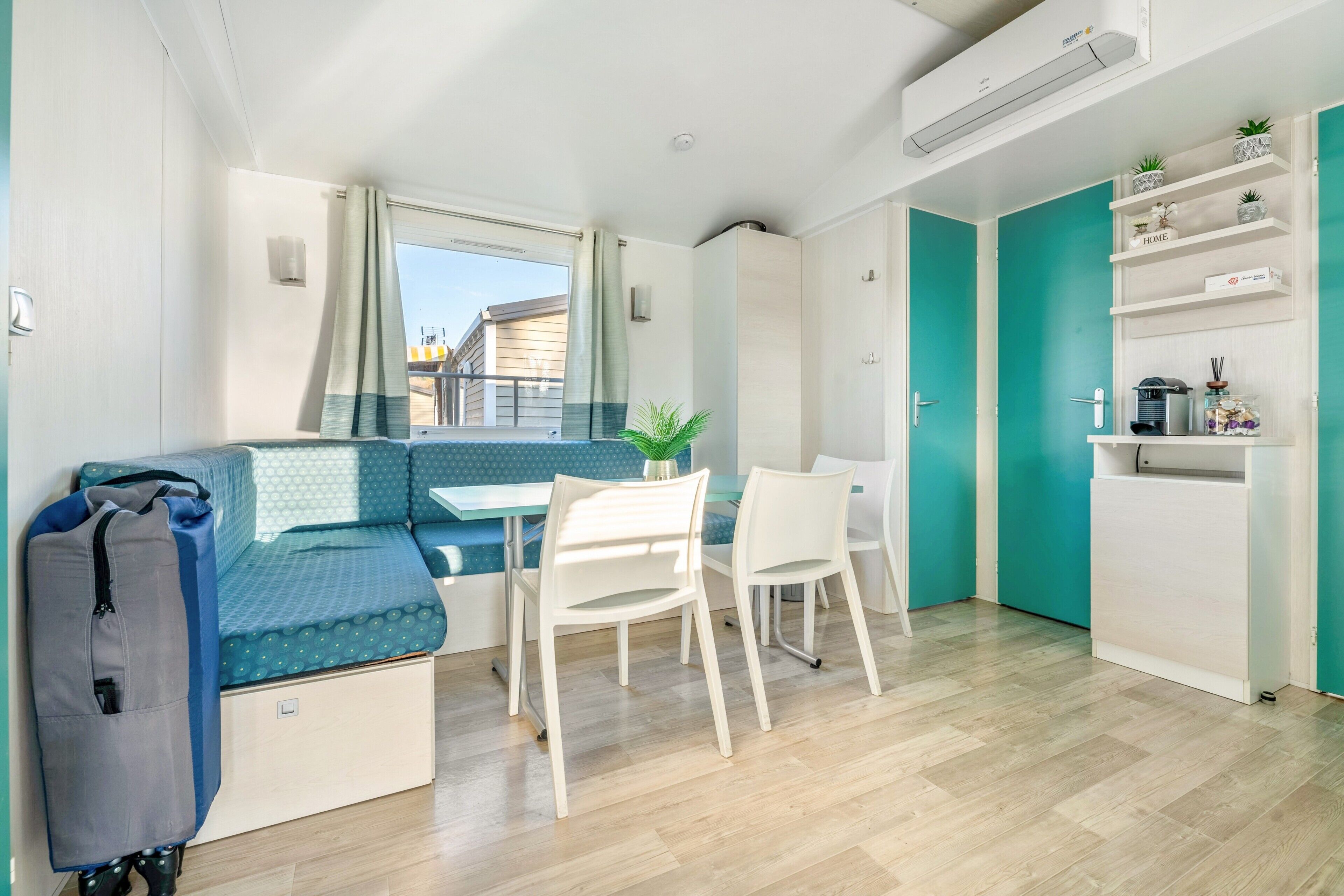 Fladskærms-tv, bordtennisbord