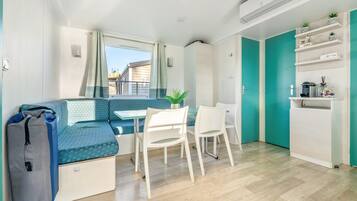 Fladskærms-tv, bordtennisbord