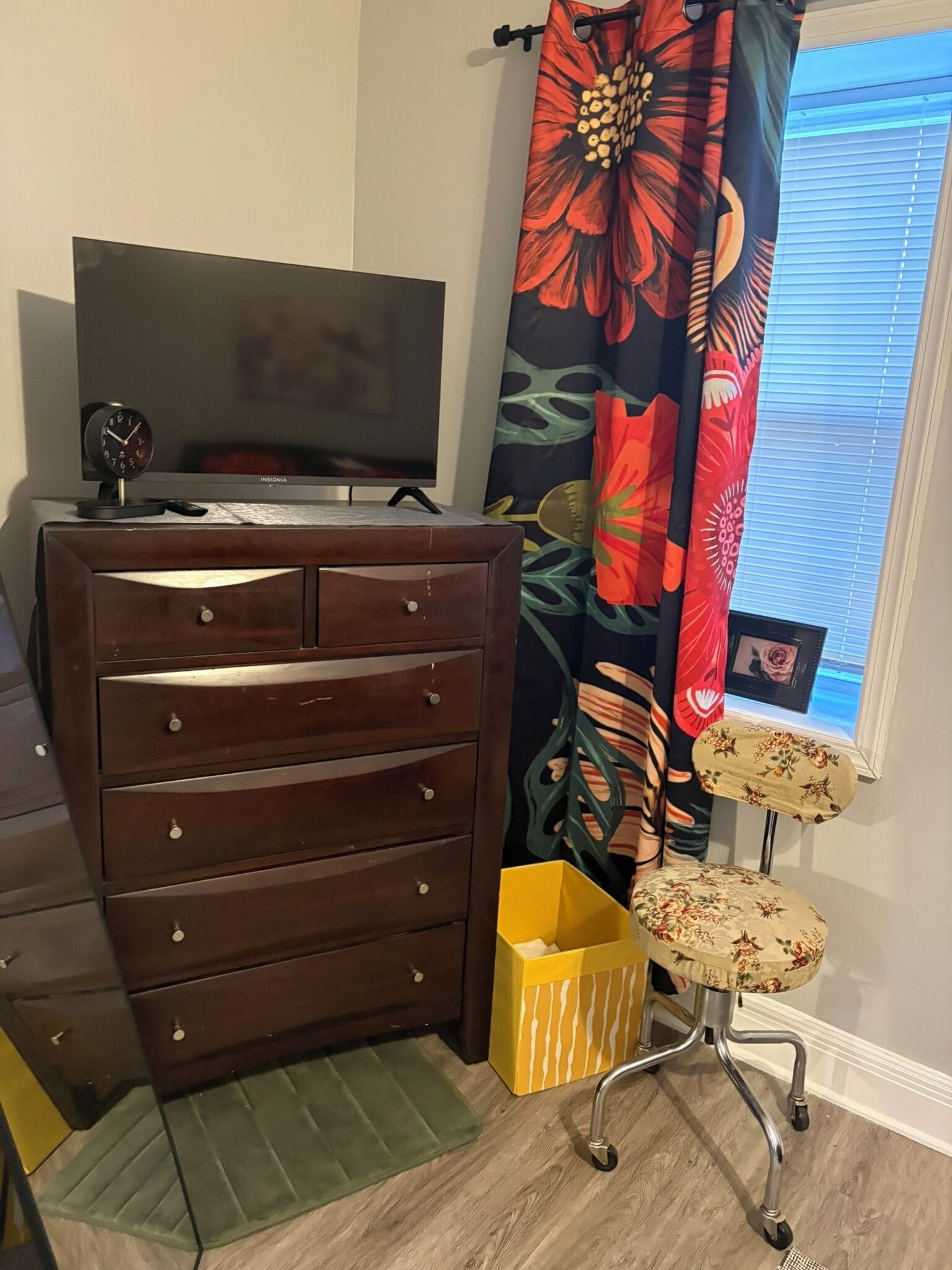 Suite | Desk, laptop workspace, iron/ironing board, free WiFi