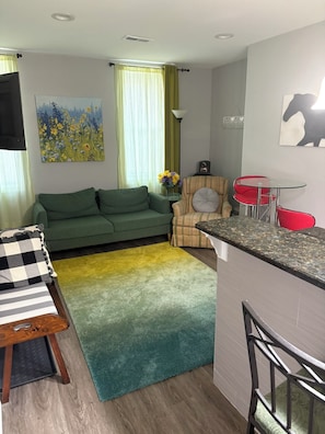 Suite | Living area - Diamond Crown Loft (Philadelphia)