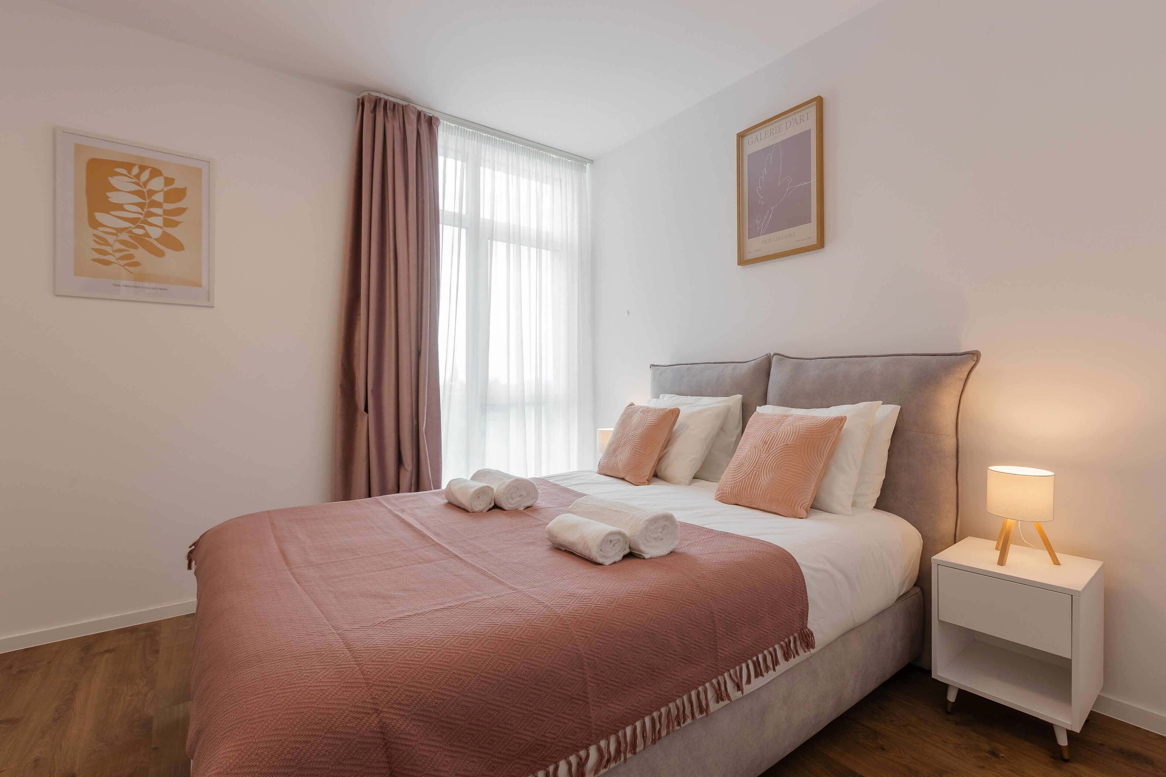 1 habitación, tabla de planchar con plancha, wifi y ropa de cama 