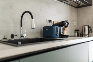 Microondas, horno, placa de cocina, lavavajillas