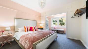 3 bedrooms, iron/ironing board, free WiFi