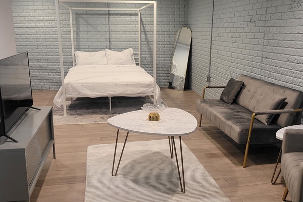 Iron/ironing board, internet, bed sheets
