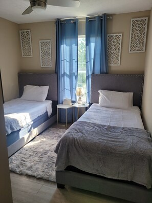 3 bedrooms, iron/ironing board, Internet, bed sheets