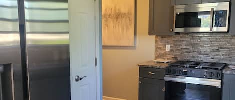 Mikroaaltouuni, uuni, liesi, astianpesukone