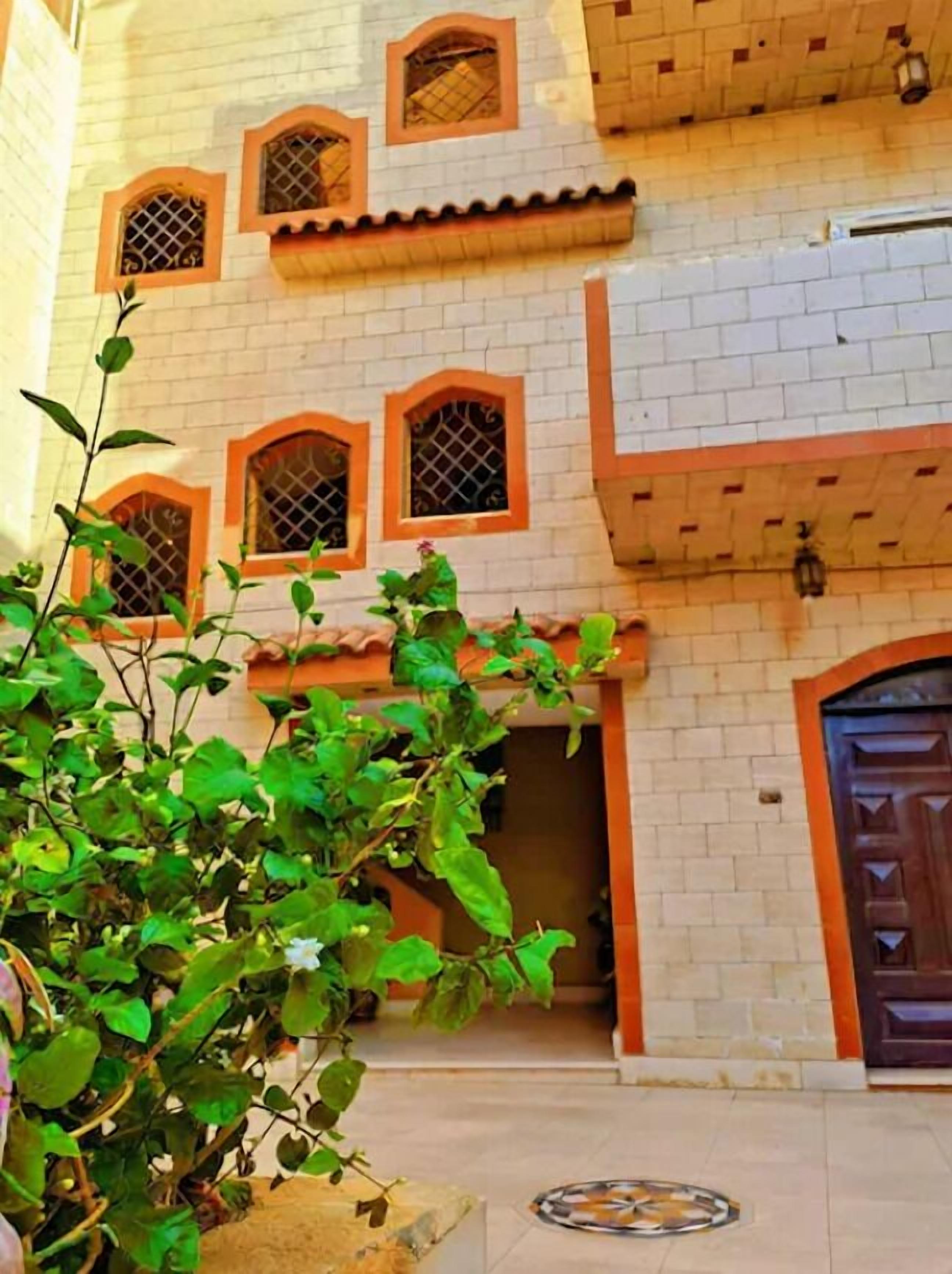 Mặt tiền nơi lưu trú