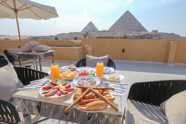 Free daily continental breakfast