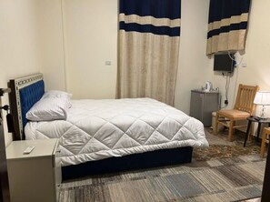 Room | Desk, free WiFi - Great Pyramid View Inn (Giza)