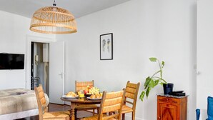 Studio – city, 1 dobbeltseng med sovesofa, ikke-røyk, bakgårdsutsikt | Strykejern/-brett, barnesenger, wi-fi (inkludert) og sengetøy