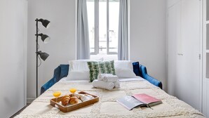 Studio – city, 1 dobbeltseng med sovesofa, ikke-røyk, bakgårdsutsikt | Strykejern/-brett, barnesenger, wi-fi (inkludert) og sengetøy