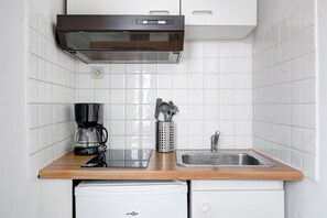 Studio City - 1 dubbelsäng med bäddsoffa - icke-rökare - utsikt mot innergården | Eget kök | Espressobryggare, kaffe- och tebryggare, vattenkokare och brödrost