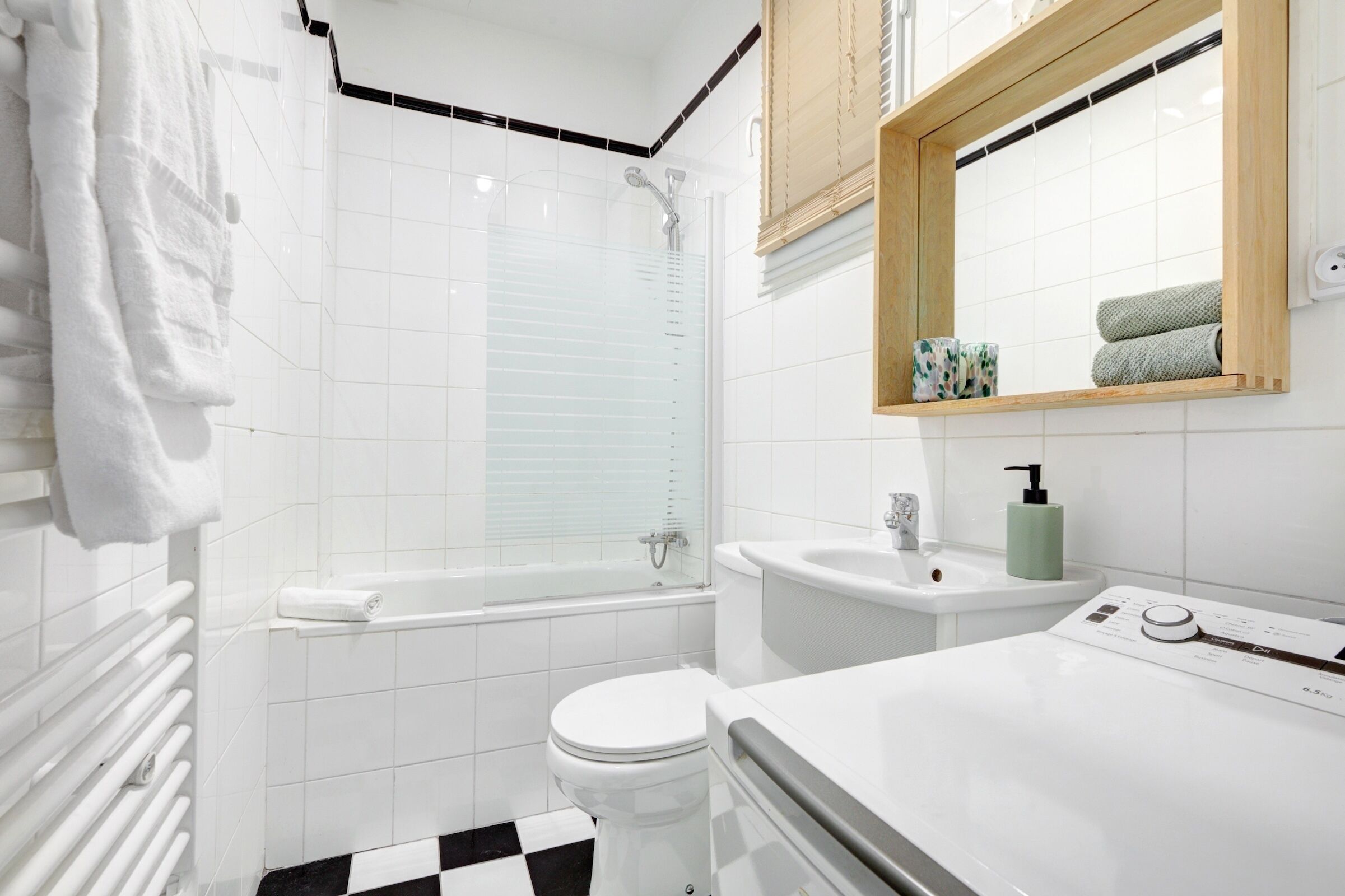 시티 스튜디오, 더블침대 1개 및 소파베드, 금연, 마당 전망 | 욕실