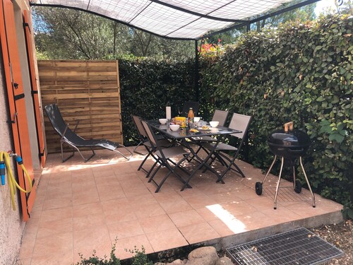 Gîte 'Le Chêne Vert' chez Heike et Didier, piscine partagée, Wi-Fi et climatisation