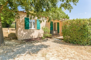 Exterior - Holiday Home "Gîte Le Micocoulier" with Shared Pool, Wi-Fi and Air Conditioning (Saint-Christol-lès-Alès)