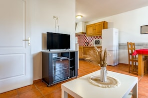 Interior - Holiday Home "Gîte Le Micocoulier" with Shared Pool, Wi-Fi and Air Conditioning (Saint-Christol-lès-Alès)