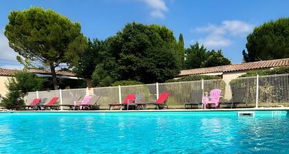 Gßte 'Le Murier Platane' chez Heike et Didier, piscine partagée, Wi-Fi et climatisation