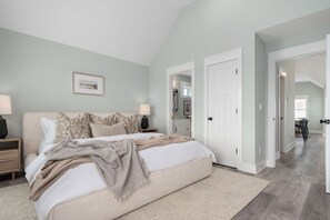Iron/ironing board, WiFi, bed sheets - Beachside Luxury - Walk To Beach! Pet Friendly! (Kill Devil Hills)