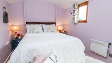 1 Schlafzimmer, individuell dekoriert, individuell eingerichtet