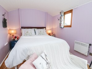 1 bedroom, individually decorated, individually furnished