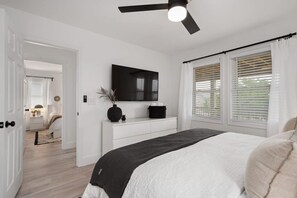 Iron/ironing board, WiFi, bed sheets - Ocean and Bay Views- Pet Friendly- 2 Master Suites (Kill Devil Hills)