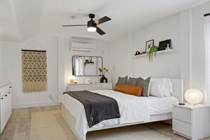 Escritorio, wifi y ropa de cama