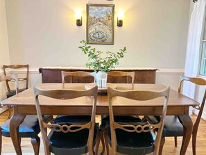 Dining - Bayfront With Dock Pool & Hot Tub! (Kitty Hawk)