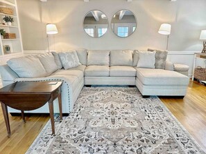 TV - Bayfront With Dock Pool & Hot Tub! (Kitty Hawk)