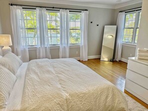 書桌、熨斗/熨衫板、Wi-Fi、床單