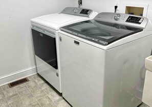 Interior - Bayfront With Dock Pool & Hot Tub! (Kitty Hawk)