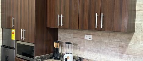 Micro-ondes, four, plaque de cuisson