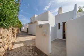 Exterior - Holiday Home 'Valentina' with Shared Pool, Wi-Fi and Air Conditioning (Carvoeiro)