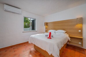 2 bedrooms, iron/ironing board, WiFi, bed sheets - Holiday Home 'Valentina' with Shared Pool, Wi-Fi and Air Conditioning (Carvoeiro)