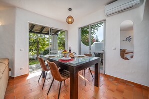 Dining - Holiday Home 'Valentina' with Shared Pool, Wi-Fi and Air Conditioning (Carvoeiro)
