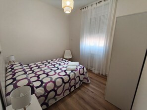 2 bedrooms, iron/ironing board, bed sheets