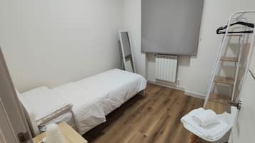 2 chambres, fer et planche à repasser, draps fournis