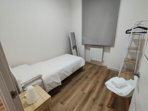 2 bedrooms, iron/ironing board, bed sheets