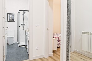 2 Schlafzimmer, Bügeleisen/Bügelbrett, Bettwäsche