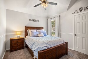 3 chambres, fer et planche à repasser, accès au Wi-Fi (inclus)