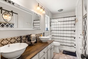 提供毛巾、番梘、廁紙