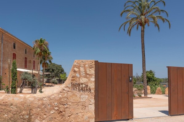 Property grounds - S' Hort de ca'n salvà (Santa Maria del Camí)