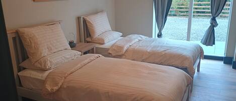 คอทเทจ | 5 ห้องนอน, ห้องพักตกแต่งอย่างมีเอกลักษณ์, ตกแต่งพิเศษโดยเฉพาะ, Wi-Fi ฟรี